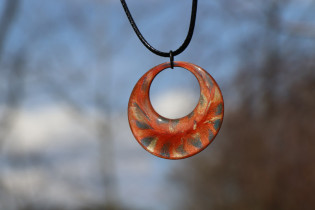 Oranžovo - modrý náhrdelník s kresbou - Lesní sklo